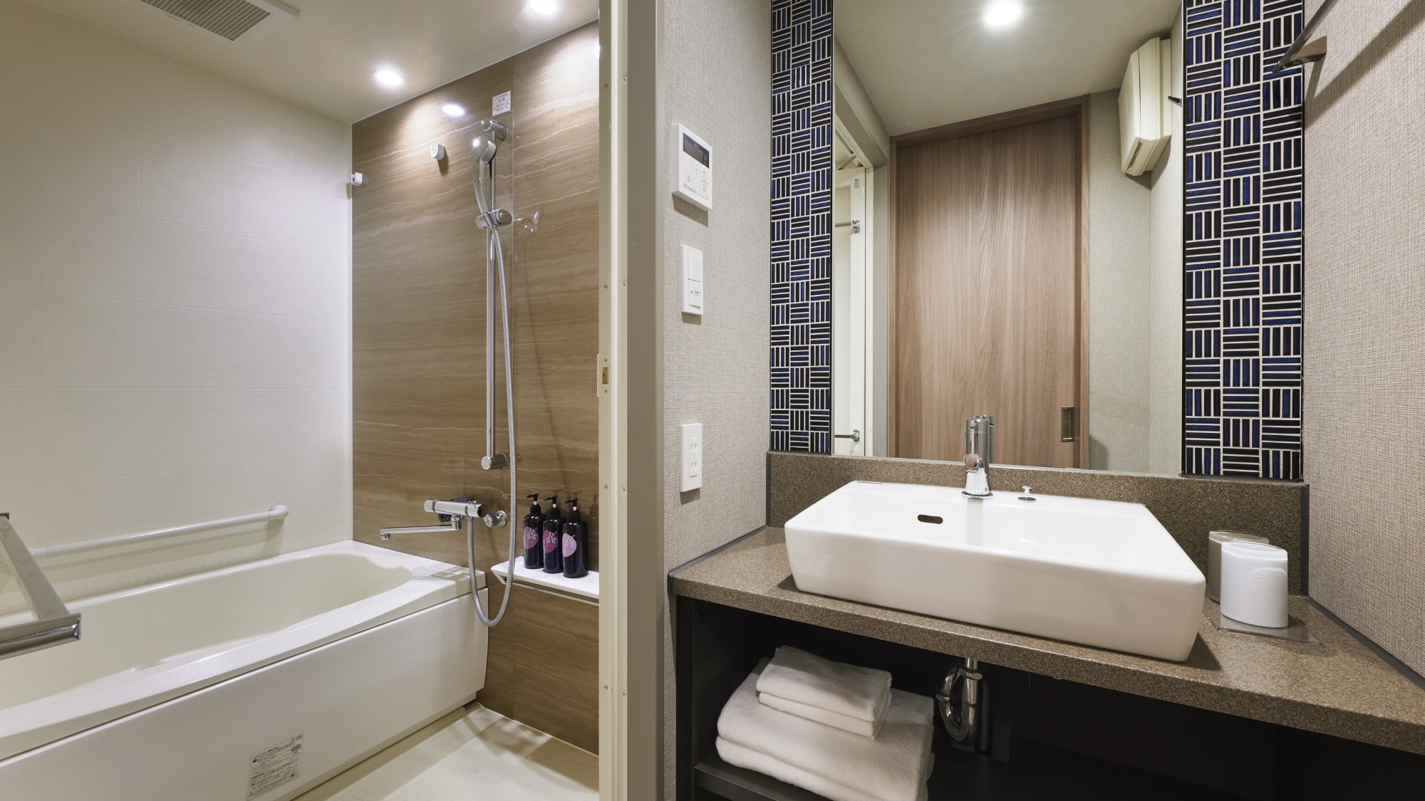 Bathroom バスルーム