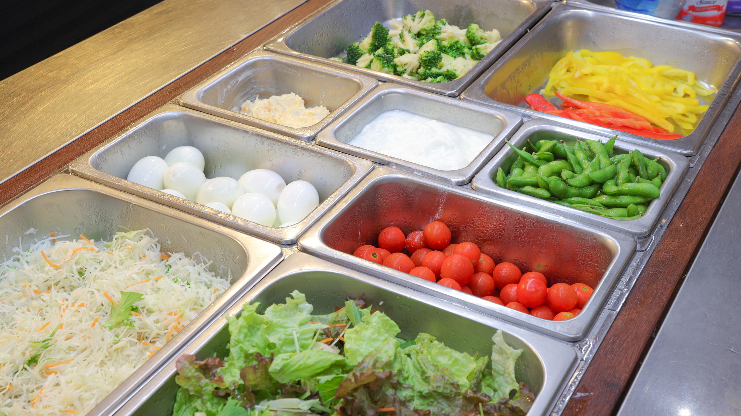 朝食ビュッフェ　サラダコーナー