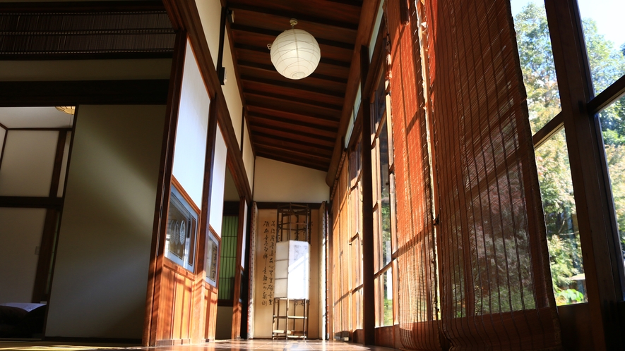 【離れ館内】懐かしさの溢れる館内。昔の日本の温かさに溢れています。