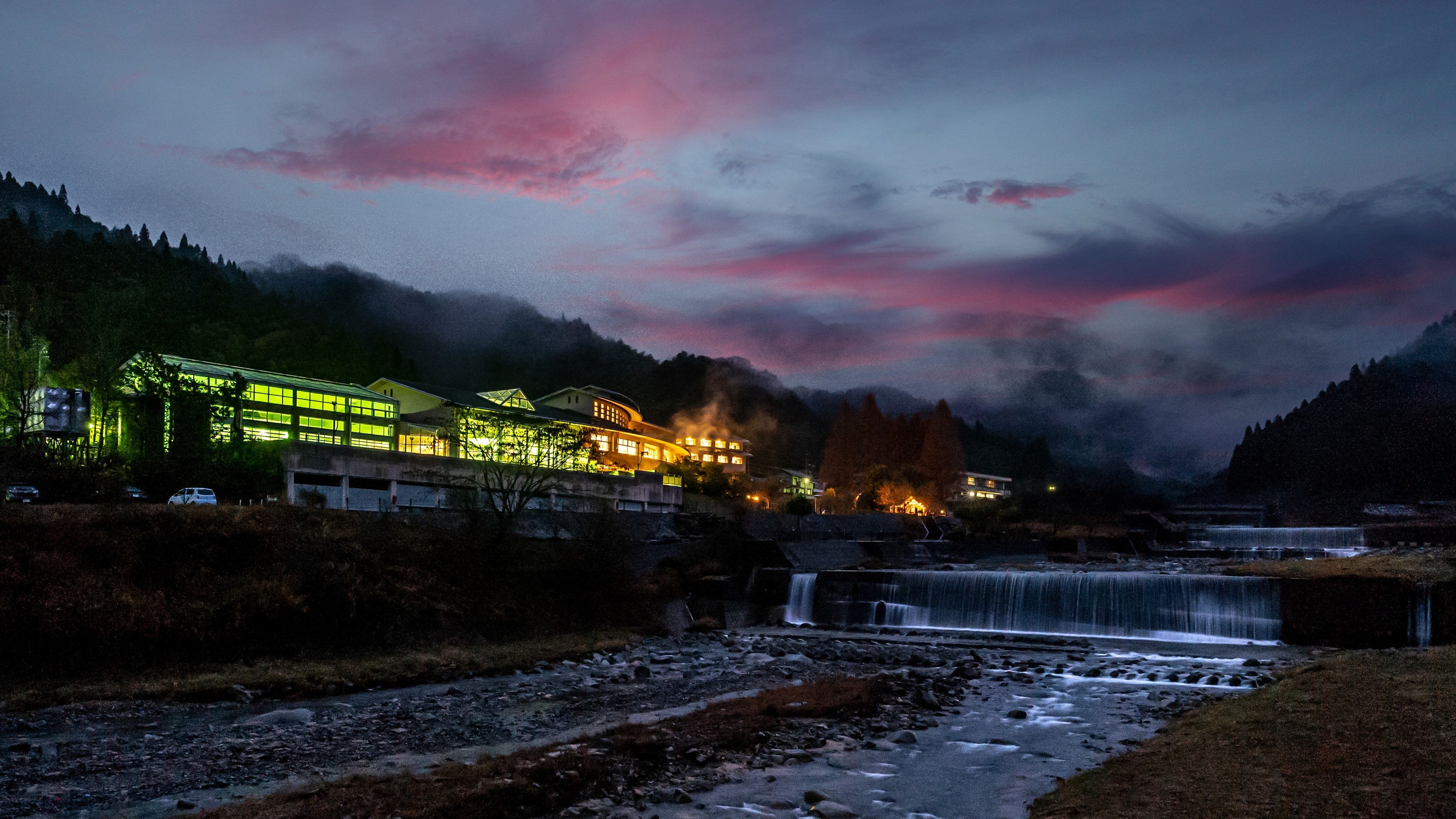 山々に囲まれたクアリゾート湯舟沢