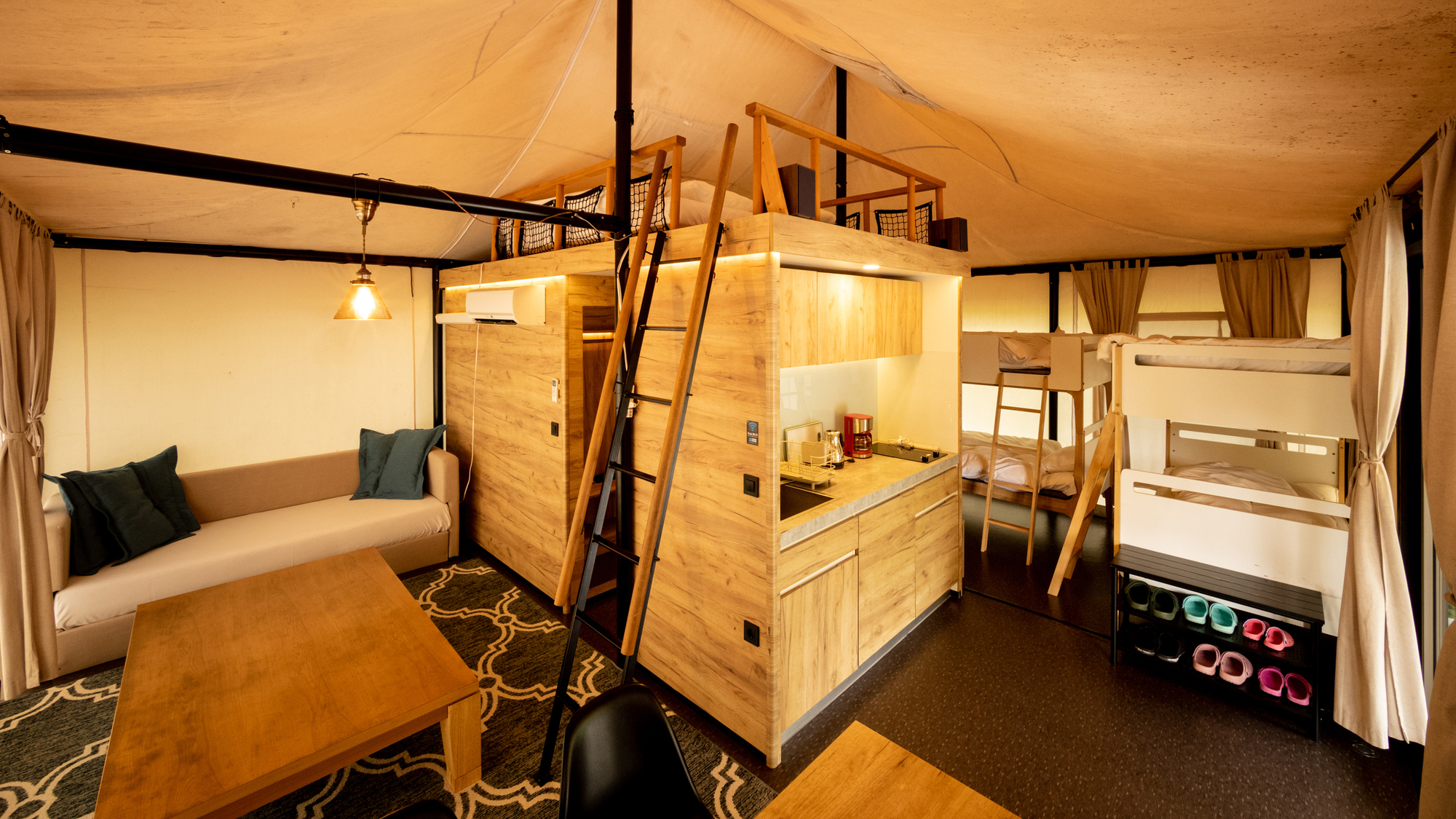 【Terra】キッチン、シャワールーム、トイレ、洗面化粧台が備えられたハイグレードルームです。