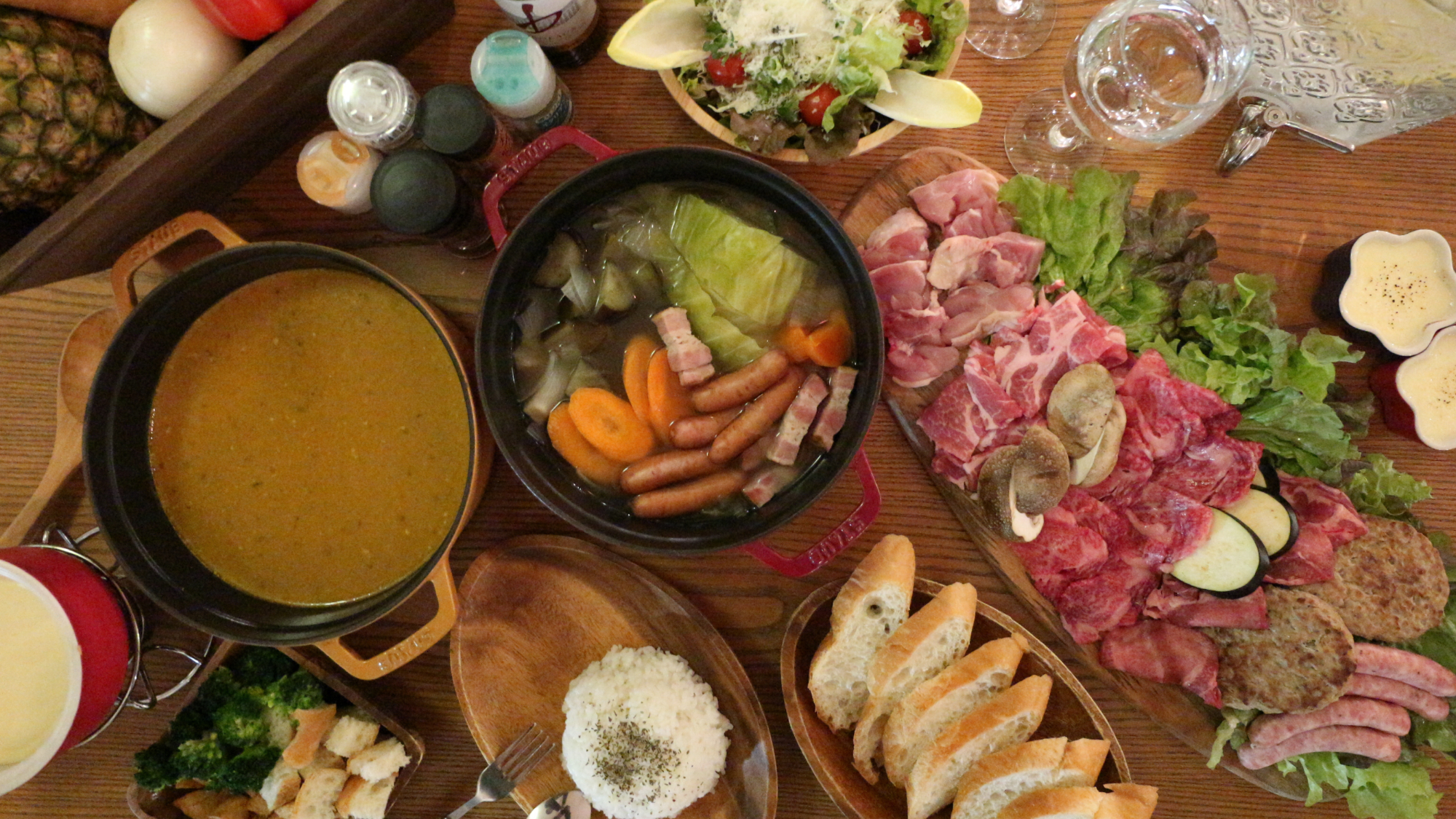 メイン料理はカレーかポトフが選べる