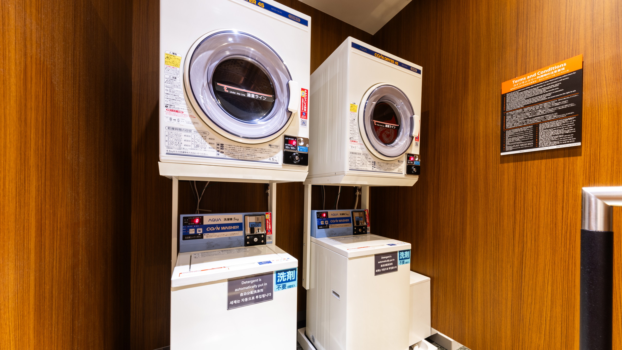 1階共用部2台、2階大浴場（男女）一台ずつ設置