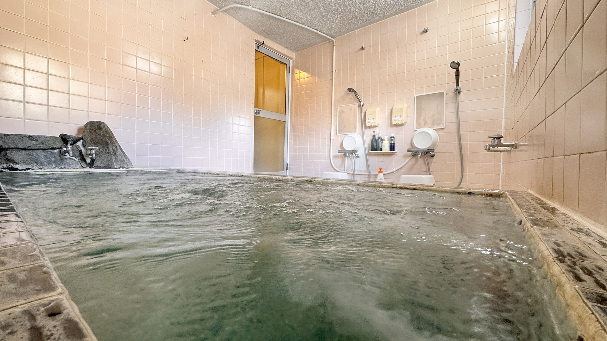 【お風呂】　ひろびろ湯船