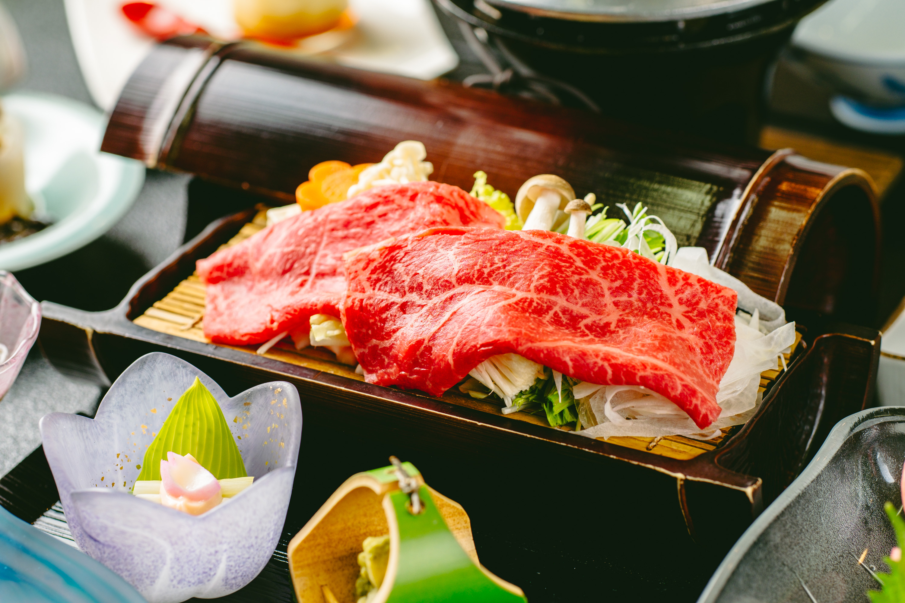 前沢牛と春野菜の竹筒蒸し