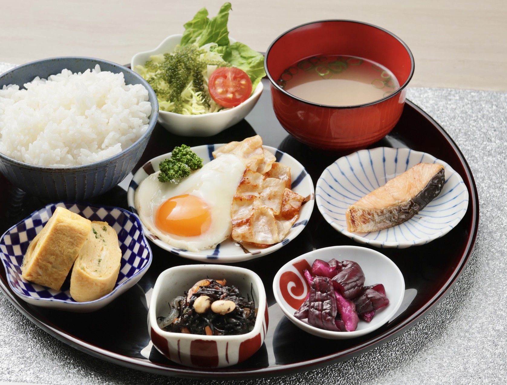 【朝食付き】中心街まで徒歩1分！朝食付きプラン