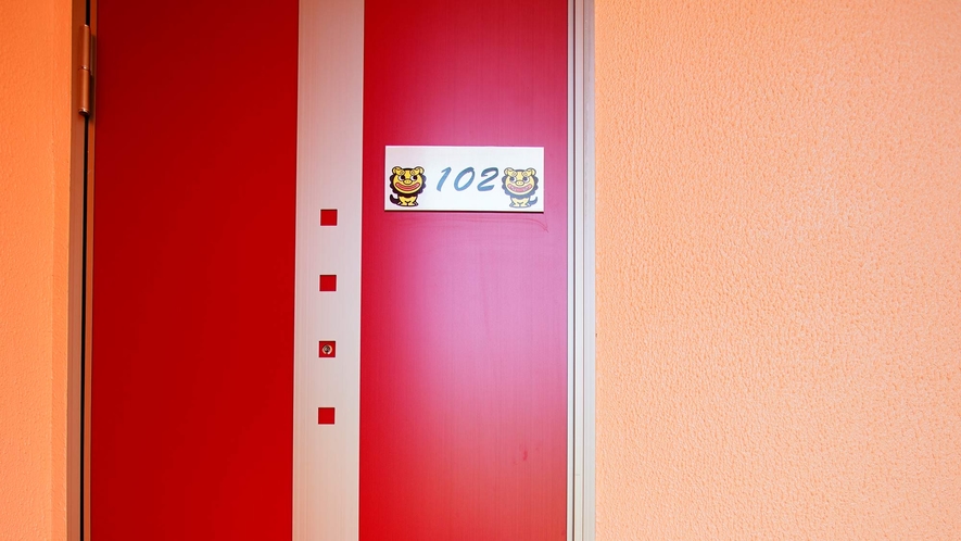 ・【102】真っ赤なドアからお入りください～