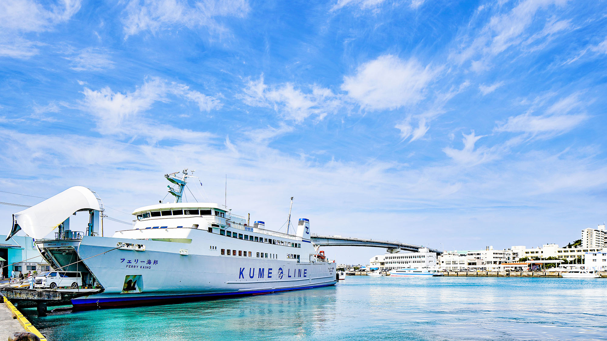 ・泊ふ頭旅客ターミナルビル「とまりん」