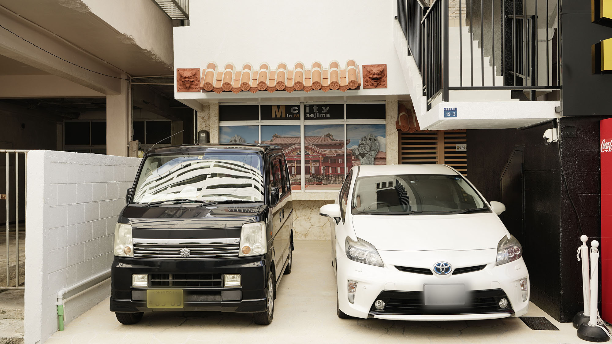 ・外観：目の前のスペースは荷下ろし用の仮置き場としてご利用ください