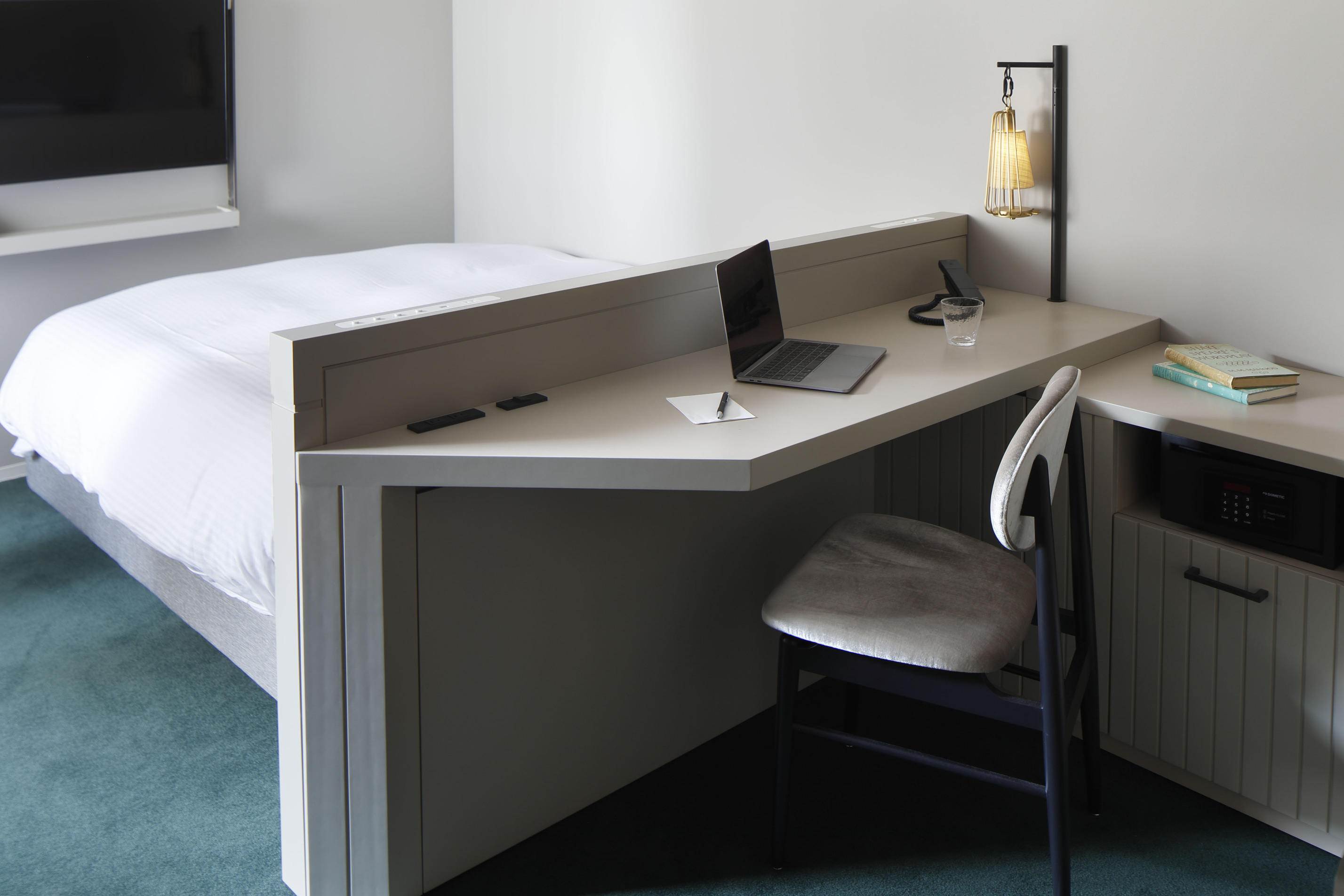 ユニバーサルダブル