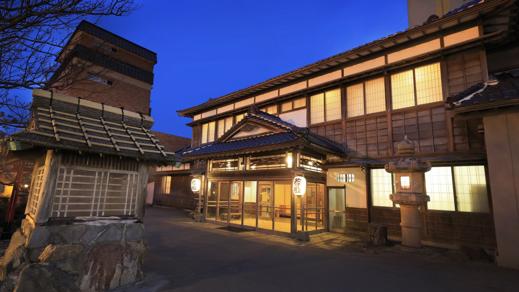 【外観】大正時代より続く創業100周年を迎えた老舗割烹旅館