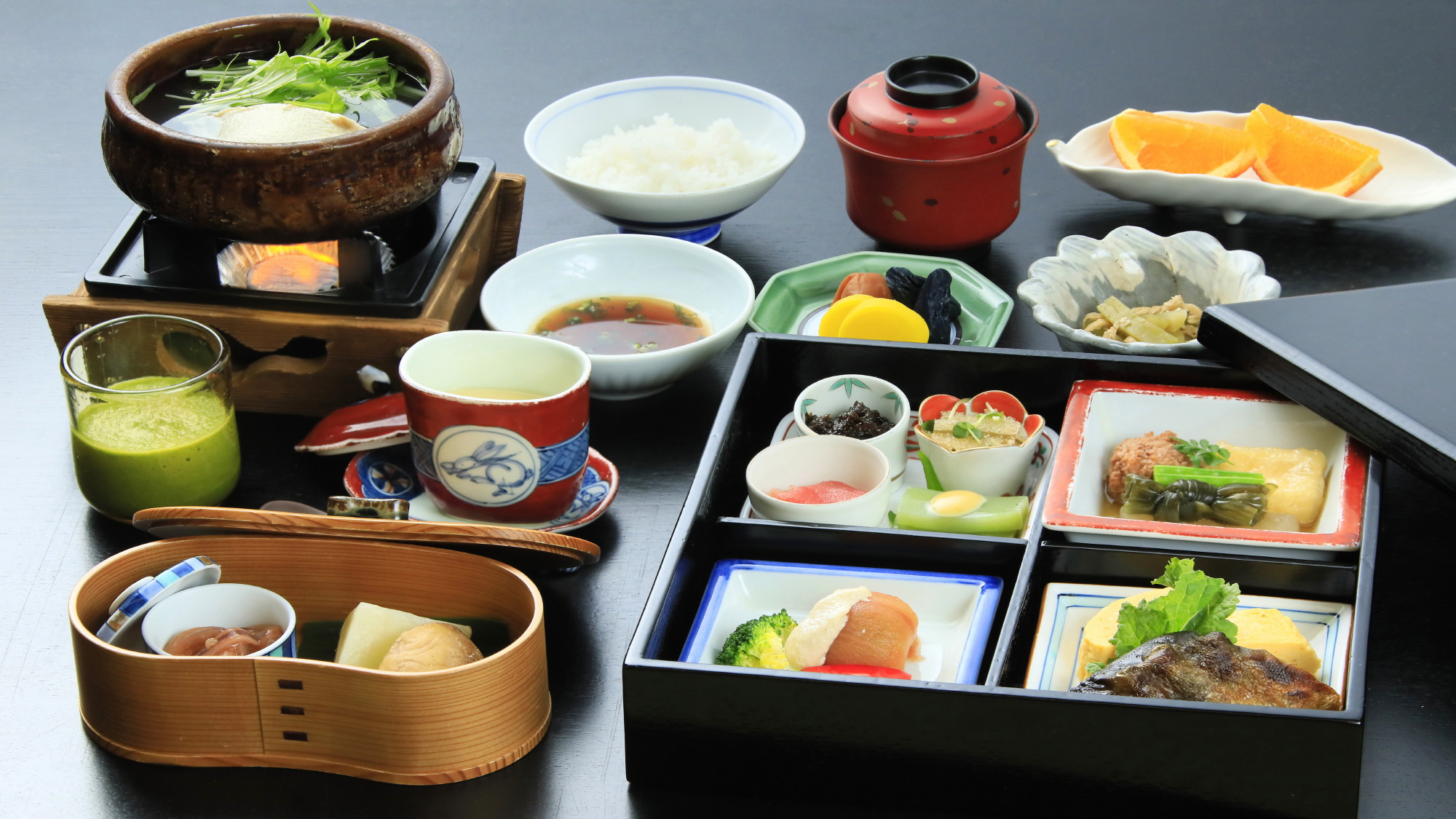 【ご朝食】和朝食／厳選した地の食材を使い、いろどり豊かな品々をご用意いたします（イメージ）