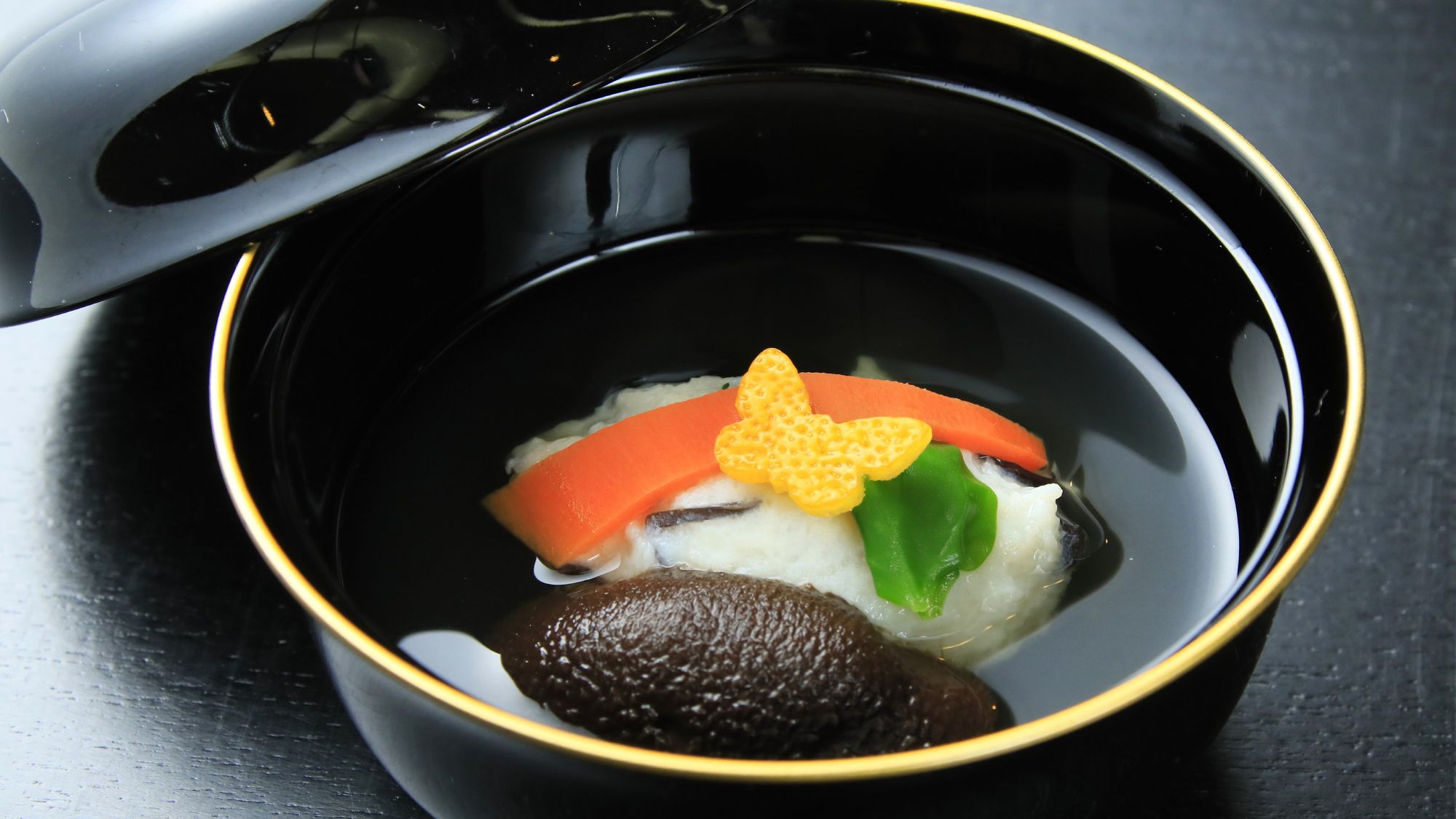 【ご夕食】会席料理／料理長がひと手間加えた嗜好の品々をご賞味ください（イメージ）