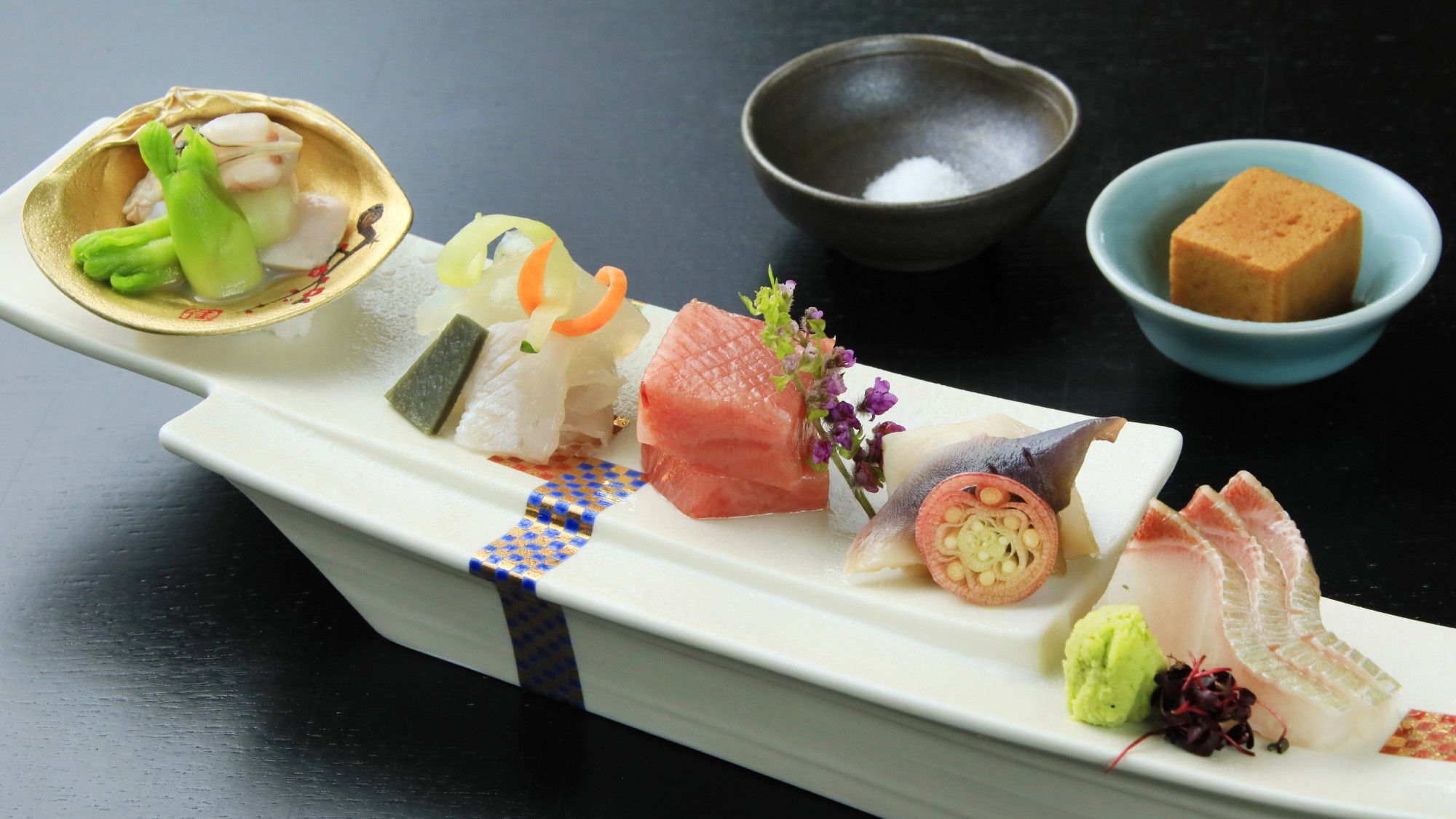 【ご夕食】会席料理／料理長がひと手間加えた嗜好の品々をご賞味ください（イメージ）