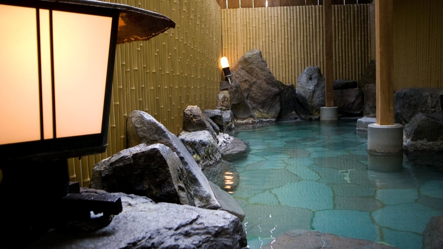 当館の温泉は加温・加水なし、循環ろ過・塩素消毒なしの源泉100％掛け流しとなっております。