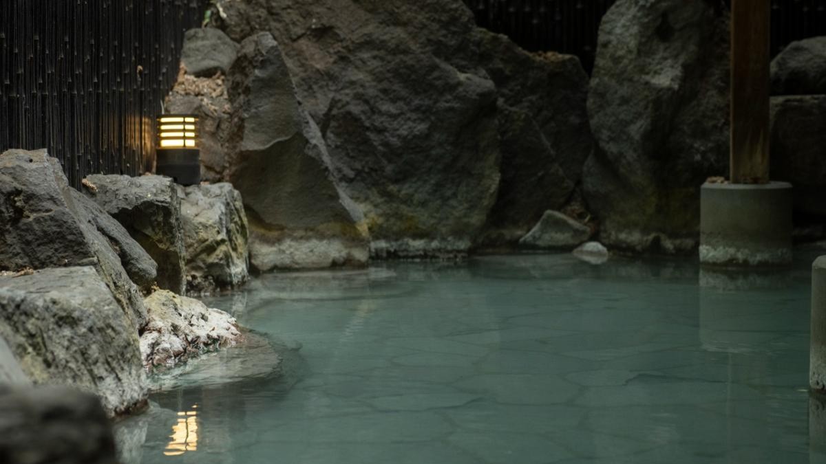 スマの湯 露天風呂UP