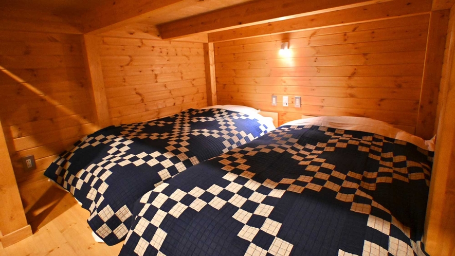 【／Cottage：Gaku】やぐら型のベッドは、落ち着いて眠れる空間
