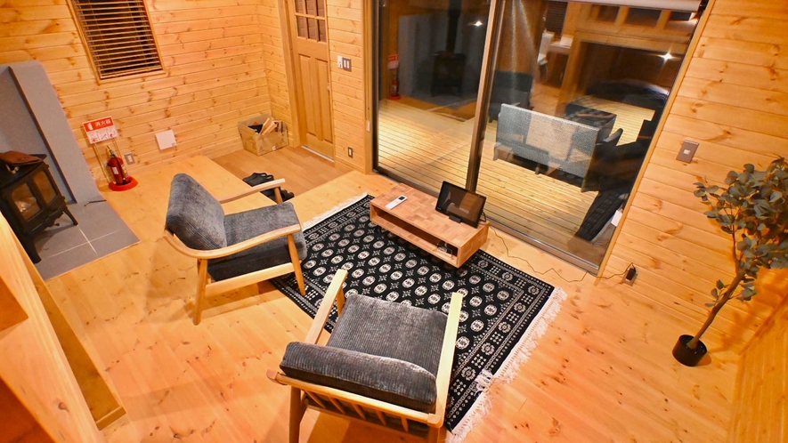 【／Cottage：Gaku】薪ストーブがあり、冬も心地よくお過ごしいただけます