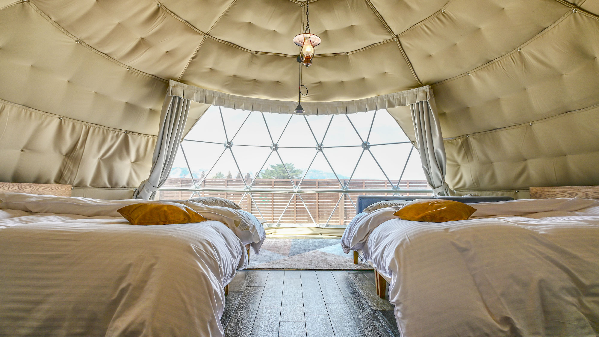 【ソレイユ　&ldquo;太陽&rdquo;】大きな窓から射し込む光が、室内に降り注ぎます。