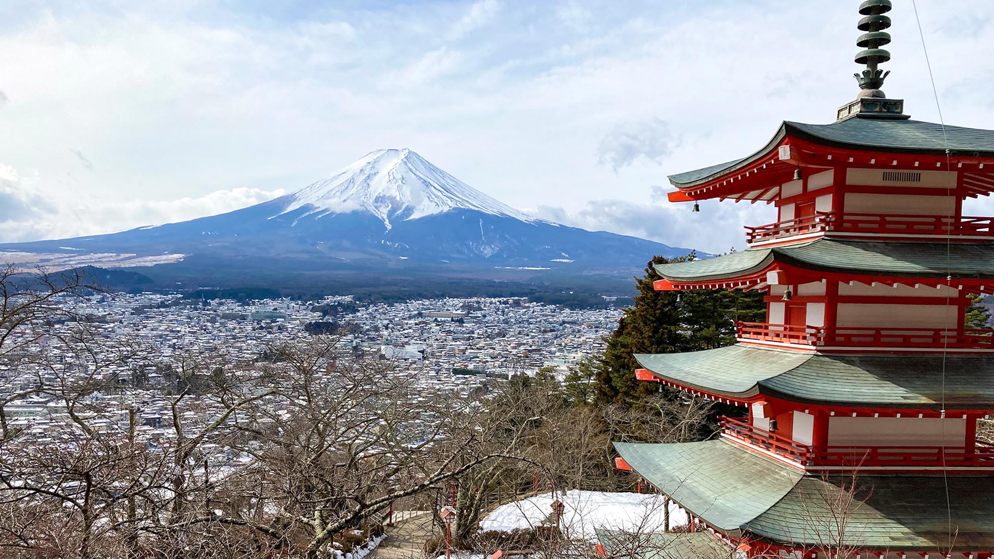 ・春には富士山、桜、五重塔を一度に見ることが出来る人気スポット