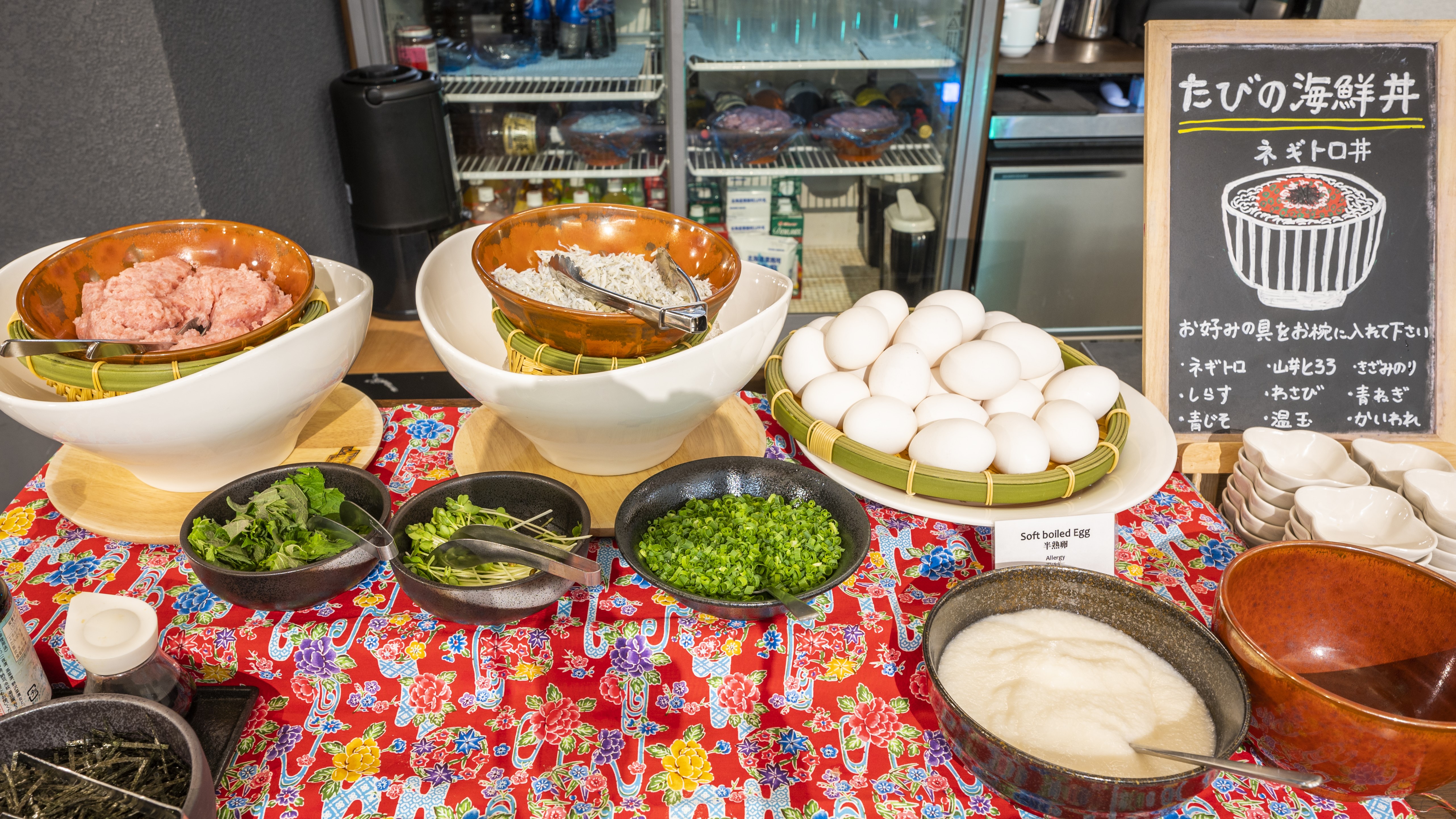 お好みの具材を選べる海鮮丼コーナー