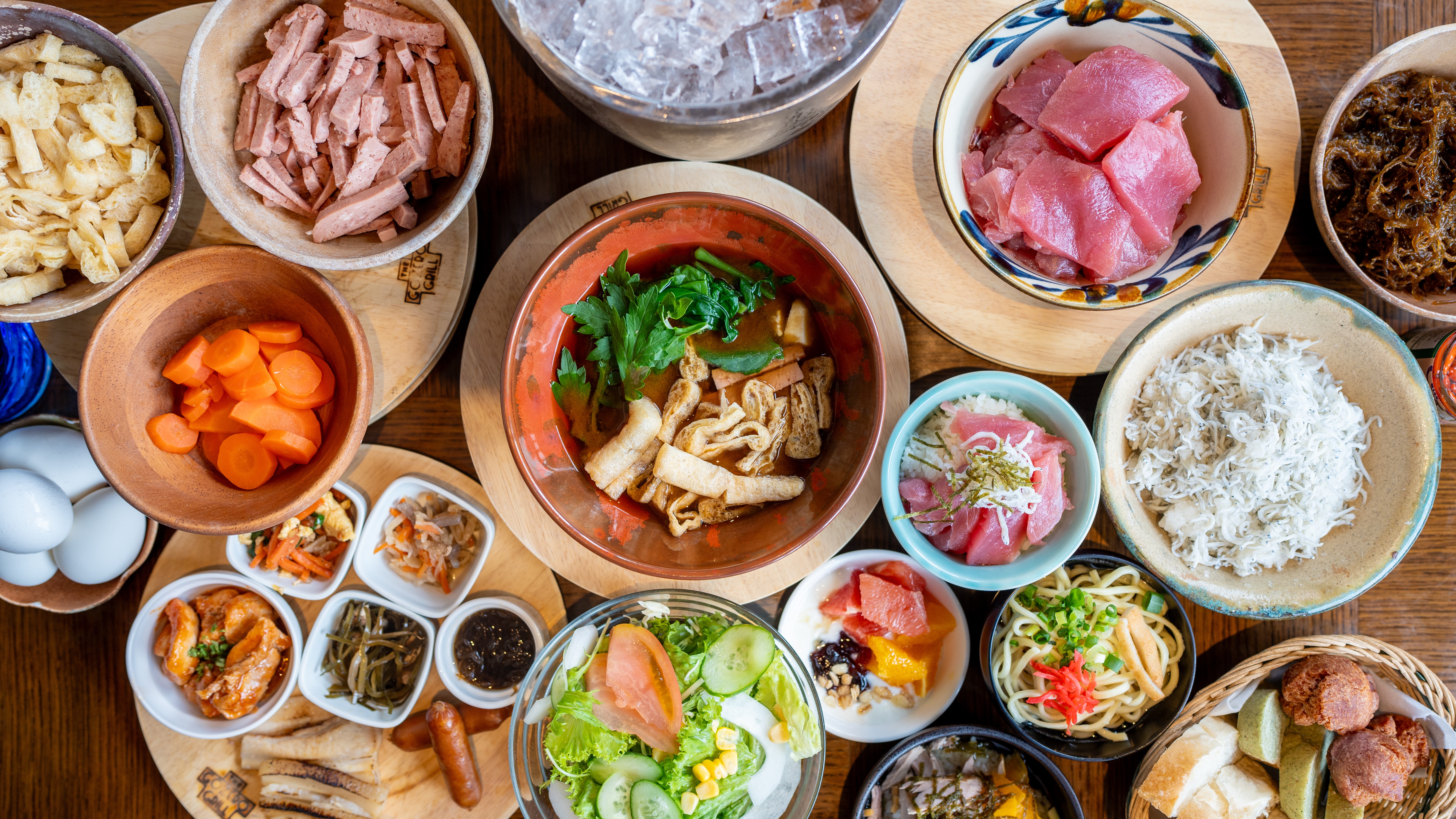 朝食ブッフェ：彩り豊かな食事