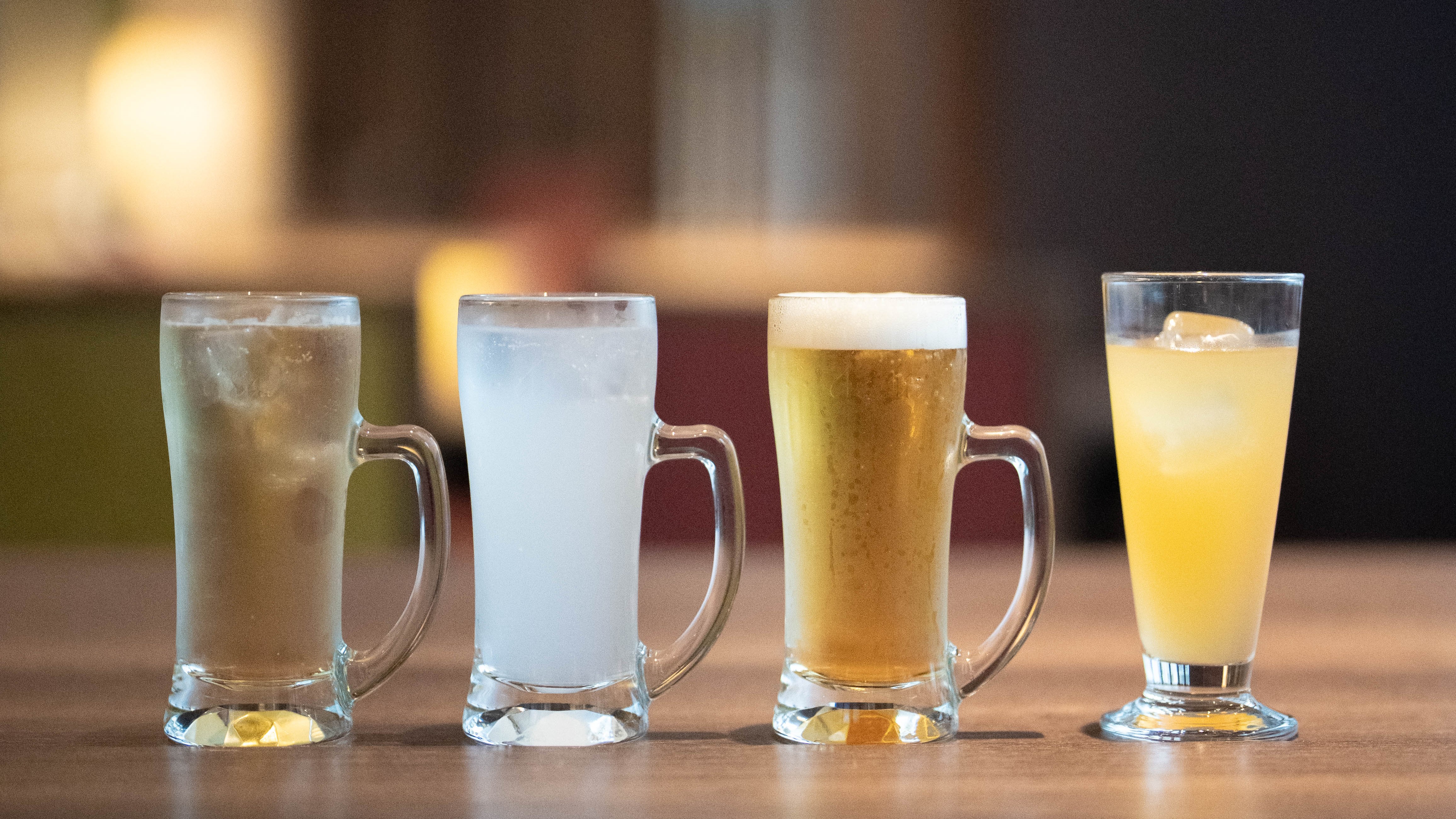 ハッピー泡～：17～19時まで生ビール、ハイボール、酎ハイ、ソフトドリンクをご用意しております。