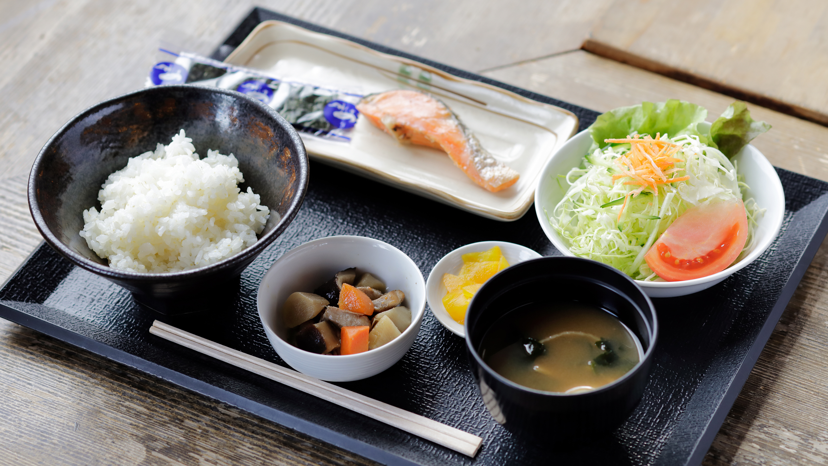 道の駅 奥伊勢おおだい（ホテルから徒歩2分）：作りたての手作りご飯。定食、麺類の種類が豊富です