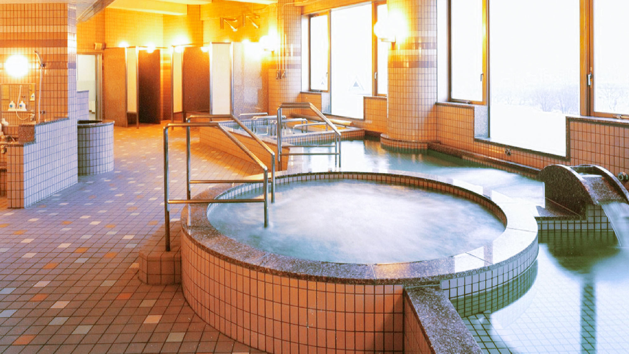 ・【大浴場】当館3階にある展望風呂。7種の浴槽で日頃の疲れを癒しませんか？