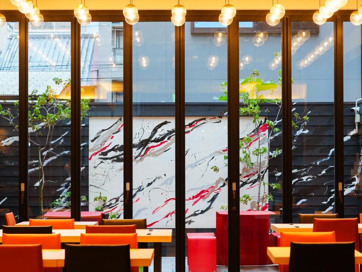 古都を堪能。アート空間といつでも使えるゲストラウンジでゆったりステイ（素泊まり）