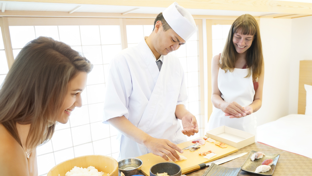 【朝・夕食付き】お部屋で本格お寿司握り体験｜職人の指導であなただけの一貫を