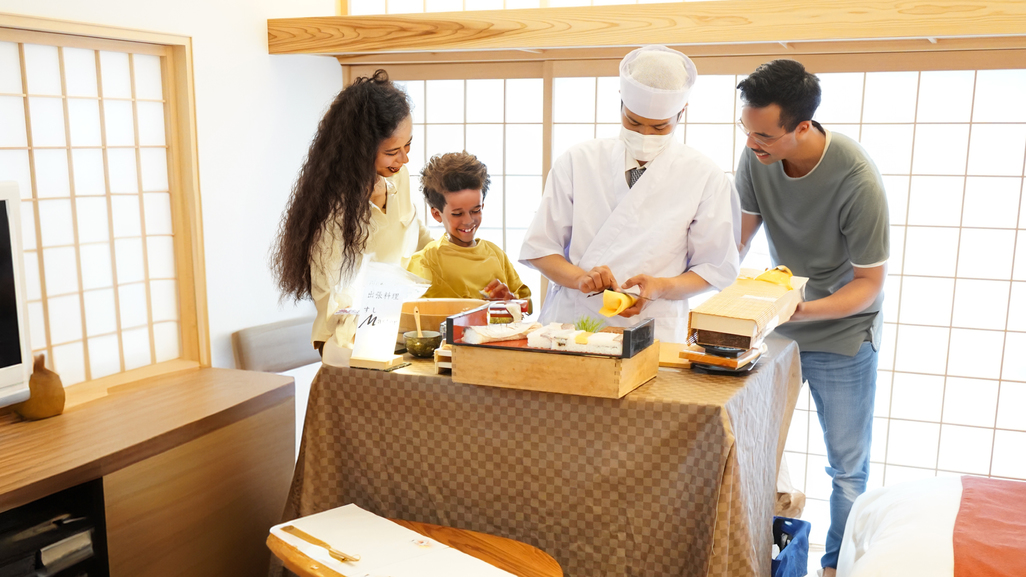 【朝・夕食付き】お部屋で本格お寿司握り体験｜職人の指導であなただけの一貫を