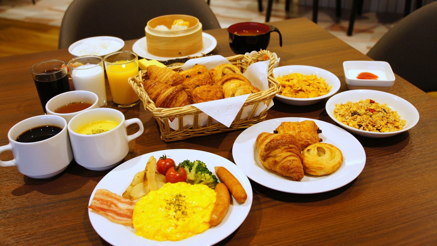 神戸・元町駅前ホテルでステイ！★ゆったり空間のレストランでハーフビュッフェスタイルの朝食付★