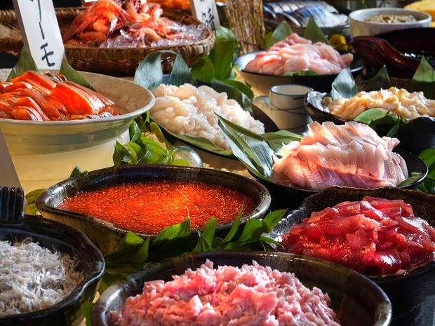 【春夏SALE】【朝食付】早起きして味わう贅沢「湯と食」を味わい尽くす旅＜140種類のブッフェ付＞
