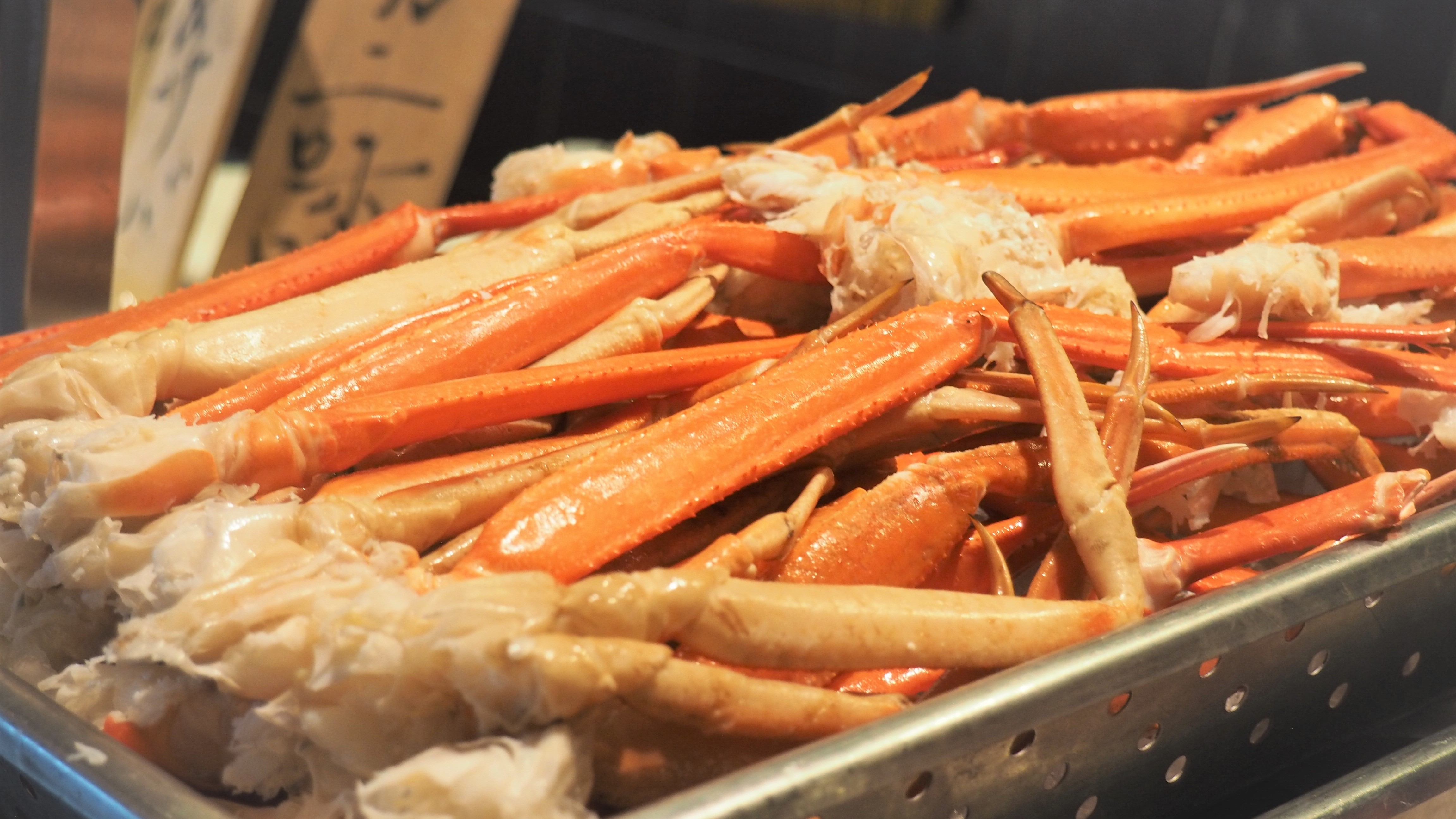 北海道最大級のブッフェ　豪快に「蟹」を食す　