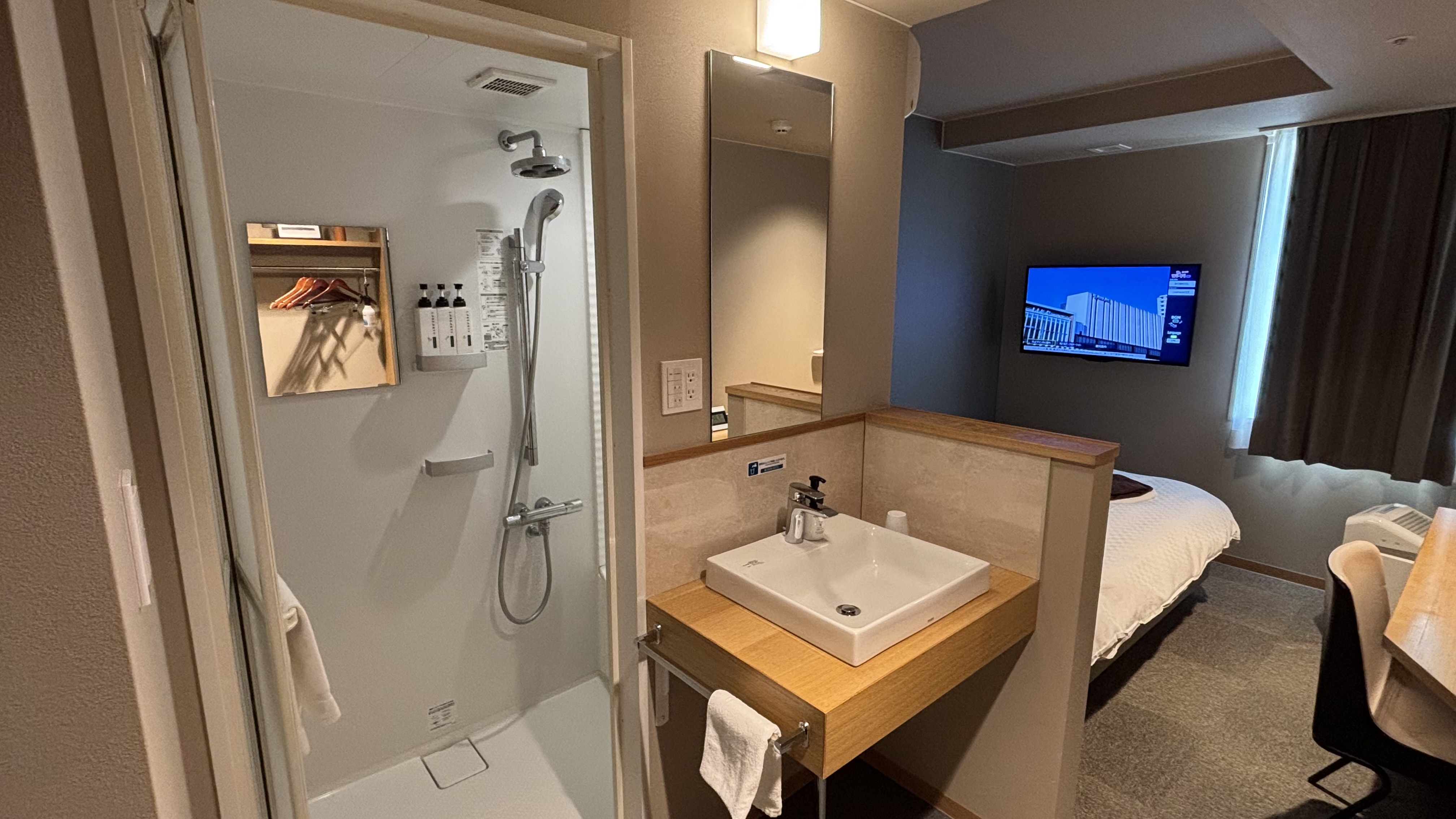 【シングル・ツイン】使いやすい独立式のシャワーブース、シンク