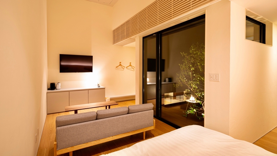 ■葉籠-客室-■ 新しい“別府”の宿泊スタイルをお楽しみ頂ける洋室／キングベッド