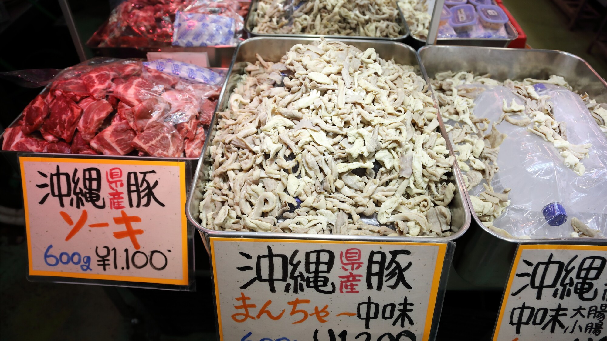 市場へ食料調達（徒歩3分）