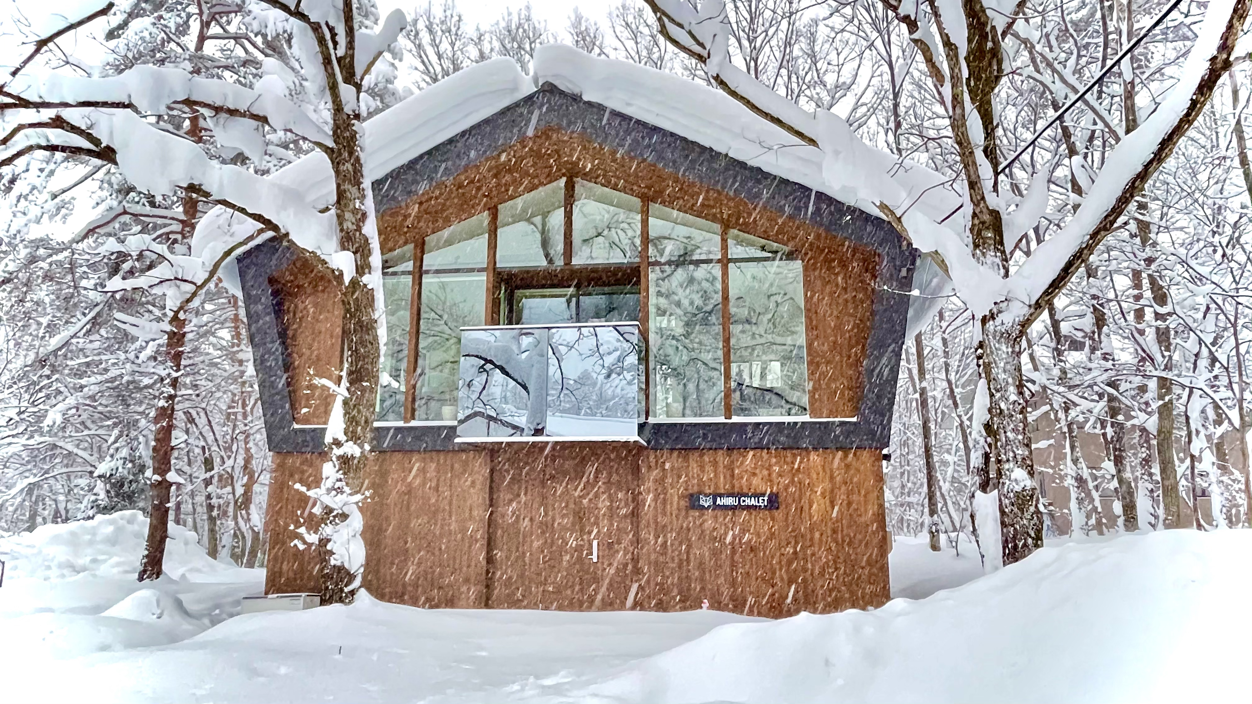 ＡＨＩＲＵ　ＣＨＡＬＥＴ