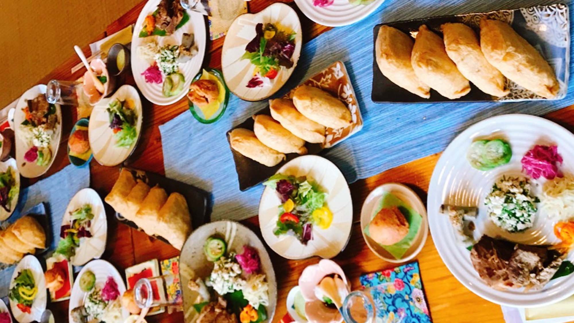 【1泊夕食付】夜ご飯は安心おまかせ！はまばるのおかぁが作る料理はほっこり旨い！翌朝はゆっくり島時間を