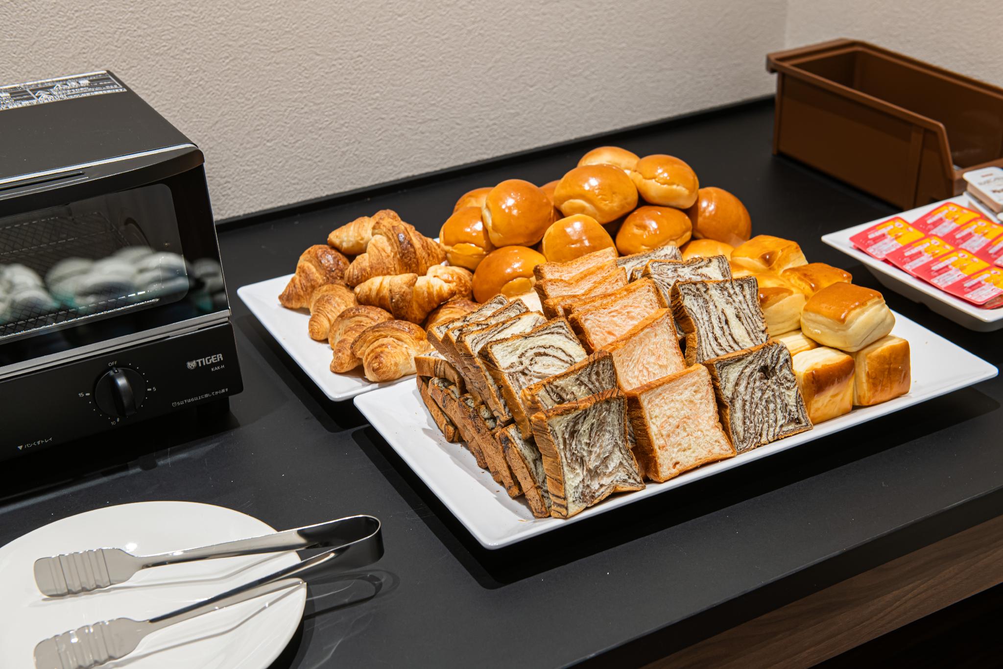 ■朝食ビュッフェ（パンの種類は不定期で入れ替わります）