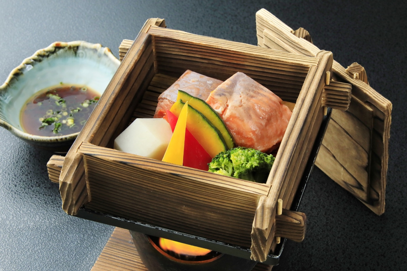 【基本プラン】迷ったらコレ！メイン料理を3種から選択できる満腹プラン＜★選べる1品+バイキング＞