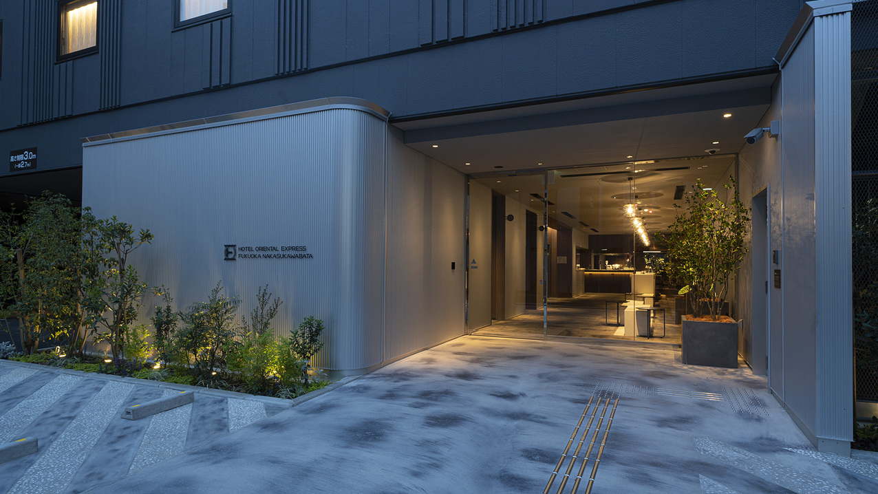 ◇ホテル外観(夜)