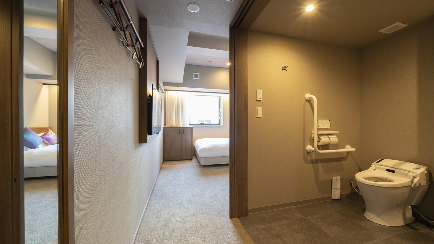 ユニバーサルダブルルーム　トイレ周辺