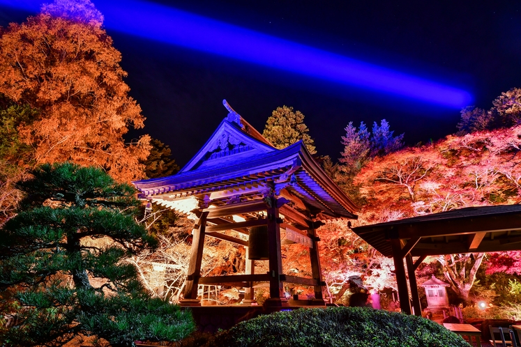宝蔵寺の紅葉ライトアップ
