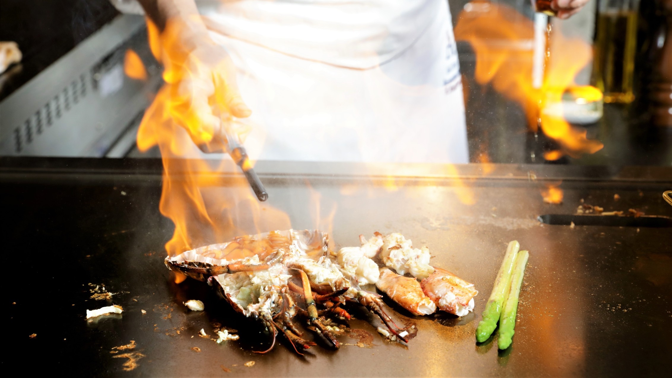【2食付 / 鉄板焼】こだわりの九州産食材を目の前で焼き上げるディナーコースプラン