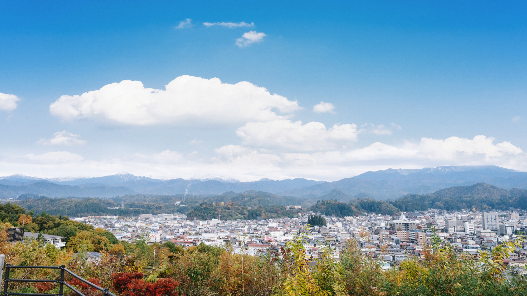 高山市内を一望