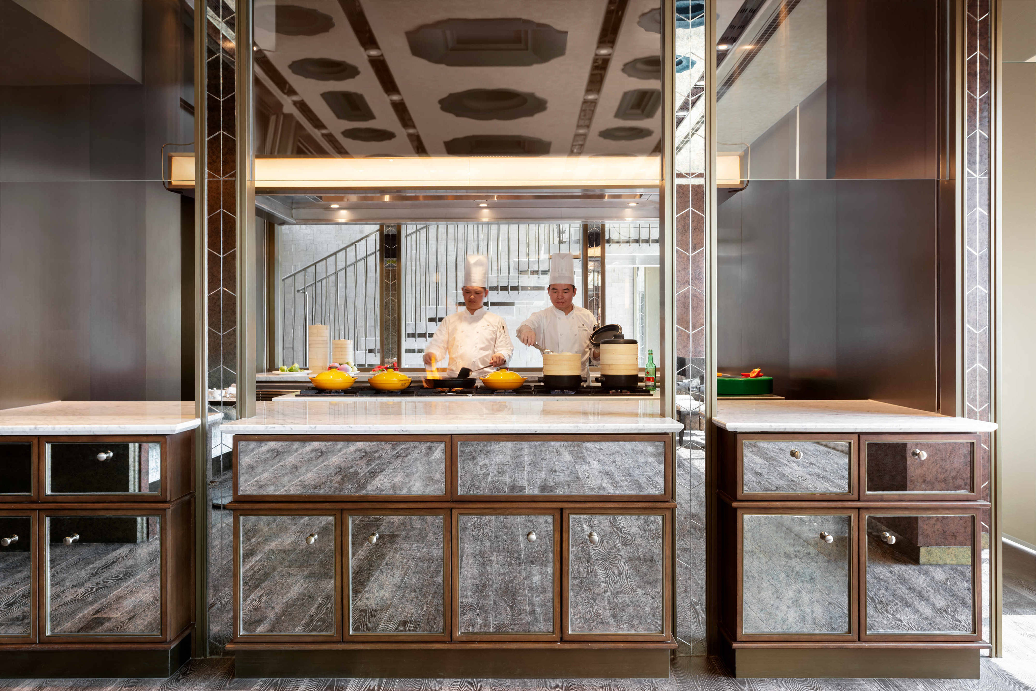 Le Manoir Ling · Dining - Open Kitchen