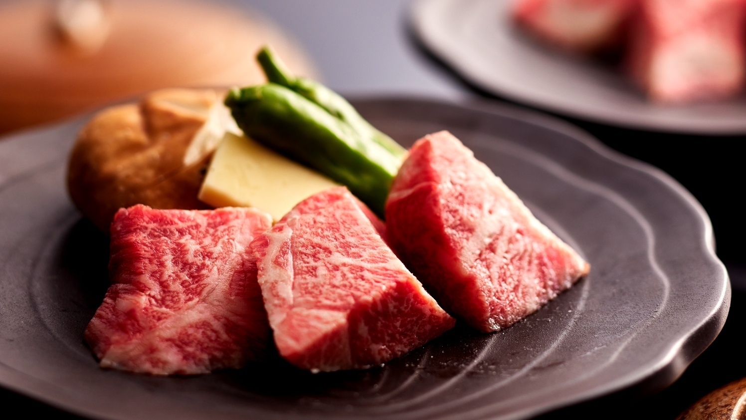 【！肉好き必見！】3種の肉料理を食べ尽くす！『すき焼き・ステーキ』〜夕陽色に染まる絶景