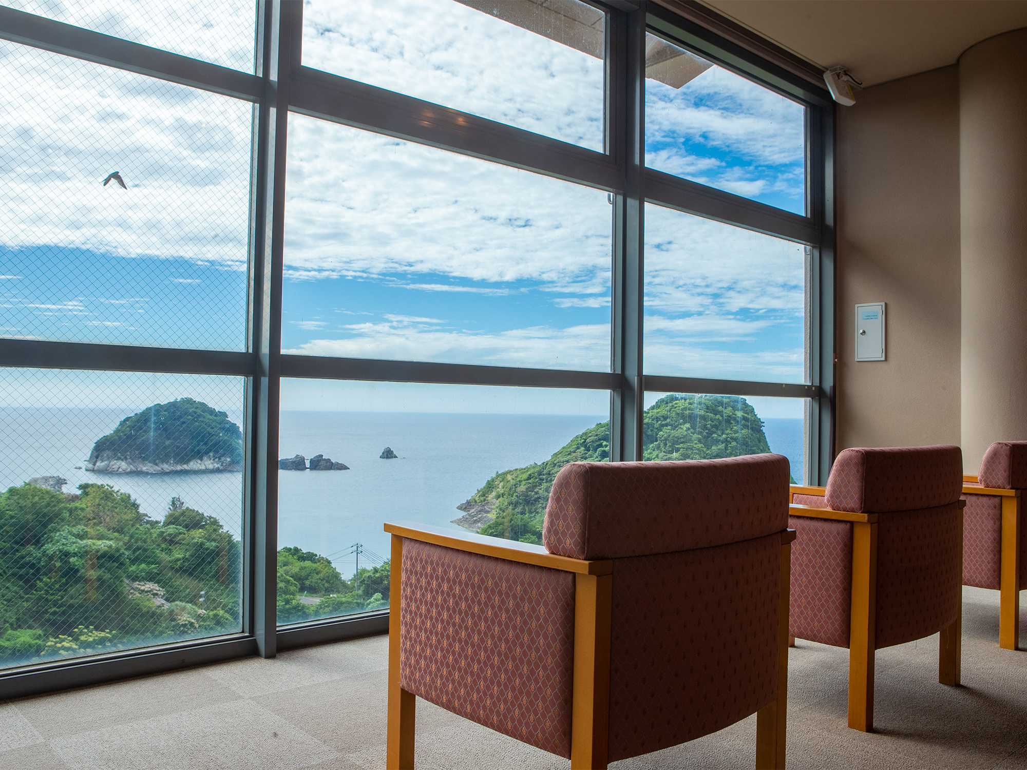 3階ロビーからみた香住の海